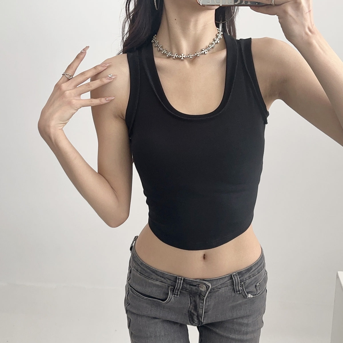 U-neck tank tops