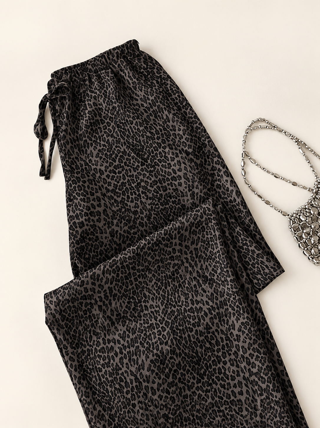 Make a statement while staying comfortable in our Relaxed-Fit Leopard-Print Drawstring Sweatpants, featuring a laid-back fit and adjustable drawstring waist. Perfect for cozy days or casual streetwear looks—shop now and add a bold touch to your wardrobe!