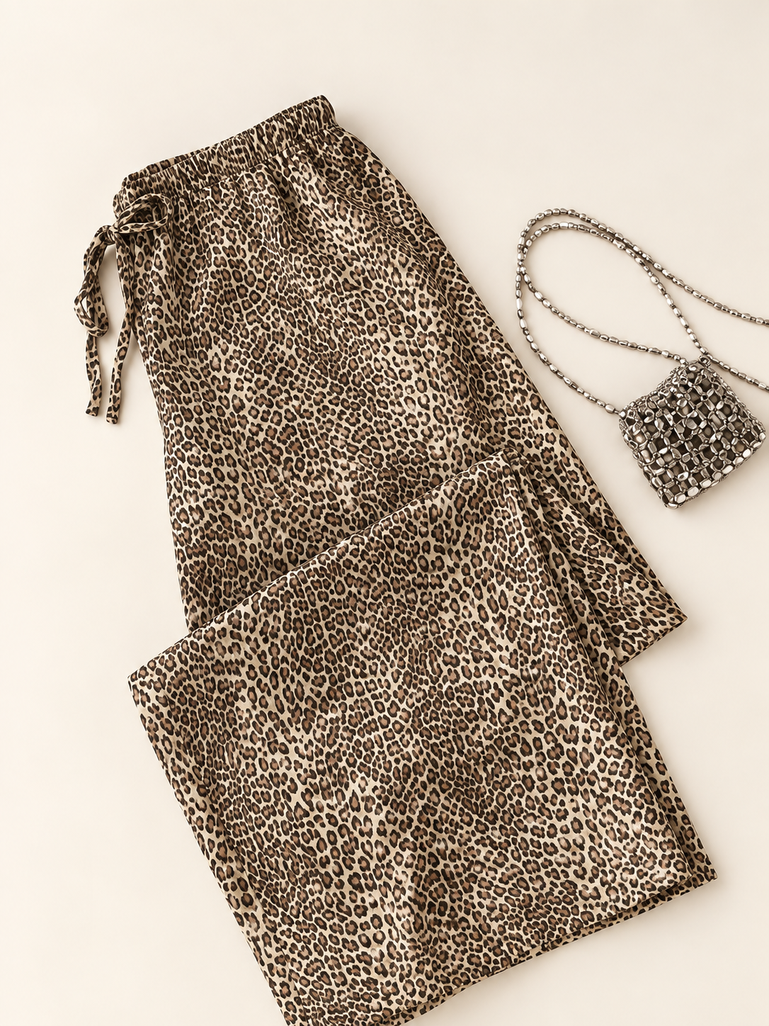 Make a statement while staying comfortable in our Relaxed-Fit Leopard-Print Drawstring Sweatpants, featuring a laid-back fit and adjustable drawstring waist. Perfect for cozy days or casual streetwear looks—shop now and add a bold touch to your wardrobe!